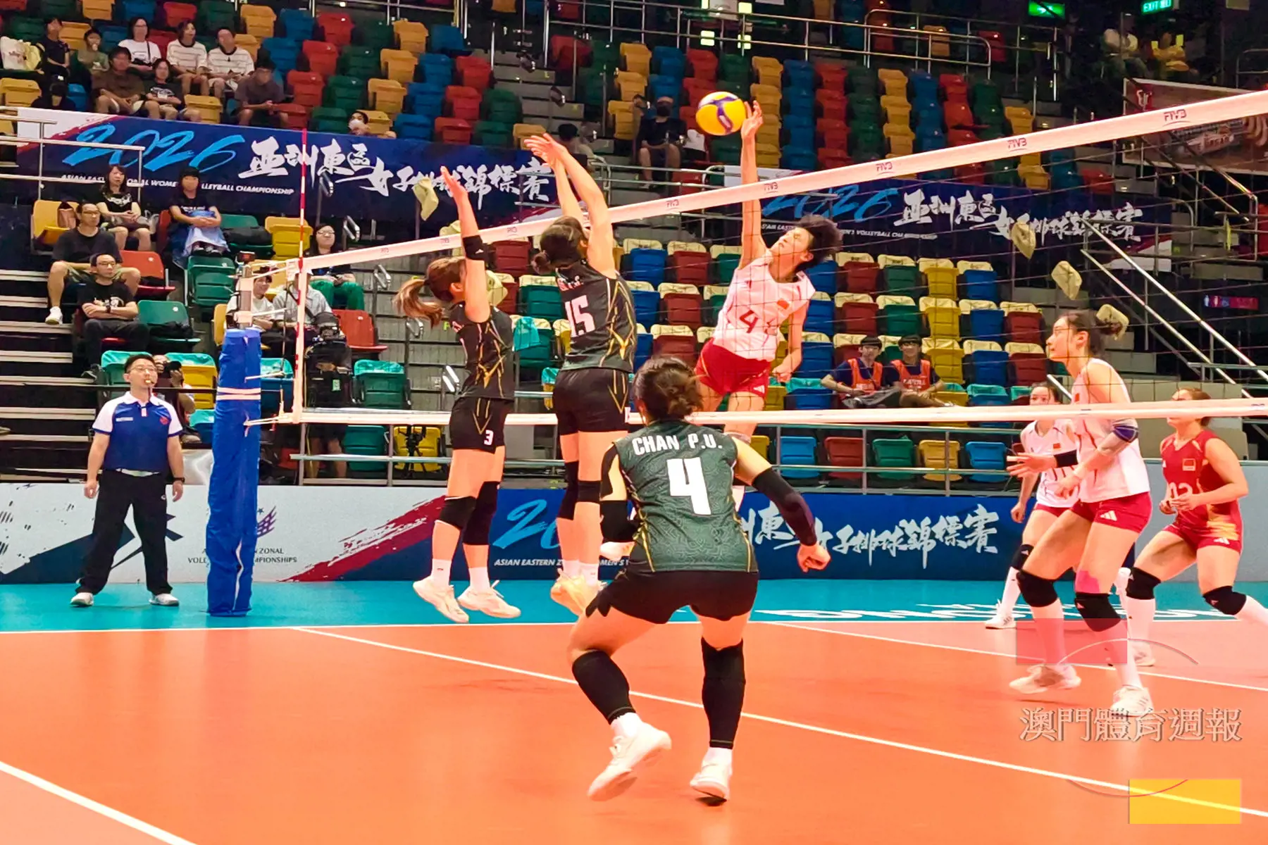 4. 女排力拚攔防與國家隊抗衡_副本1800.jpg